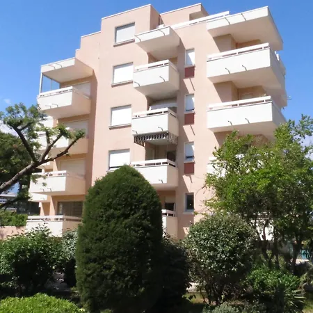 2 Pièces En Centre Dans Résidence Au Calme Golfe De Saint Tropez - Fr-1-780-50 Appartement *
