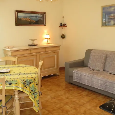 2 Pièces En Centre Dans Résidence Au Calme Golfe De Saint Tropez - Fr-1-780-50 Appartement Sainte-Maxime
