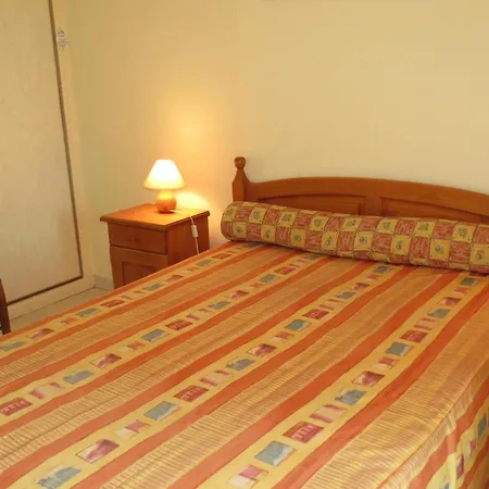 2 Pièces En Centre Dans Résidence Au Calme Golfe De Saint Tropez - Fr-1-780-50