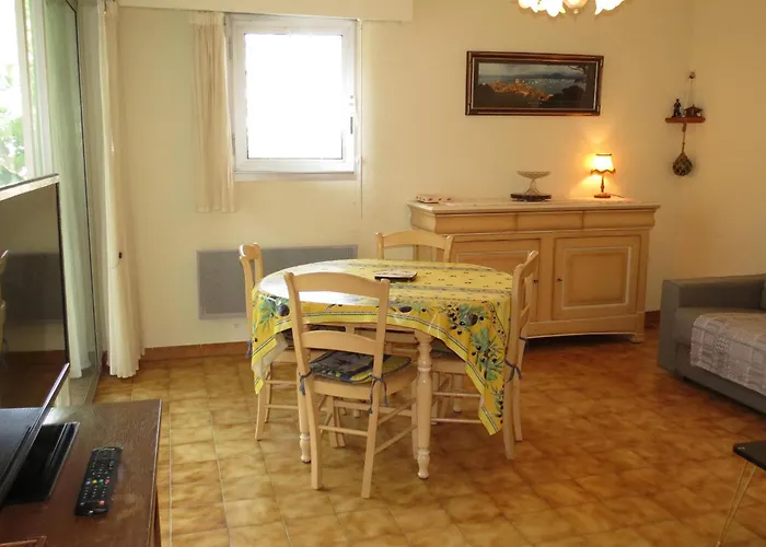 2 Pièces En Centre Dans Résidence Au Calme Golfe De Saint Tropez - Fr-1-780-50 Appartement